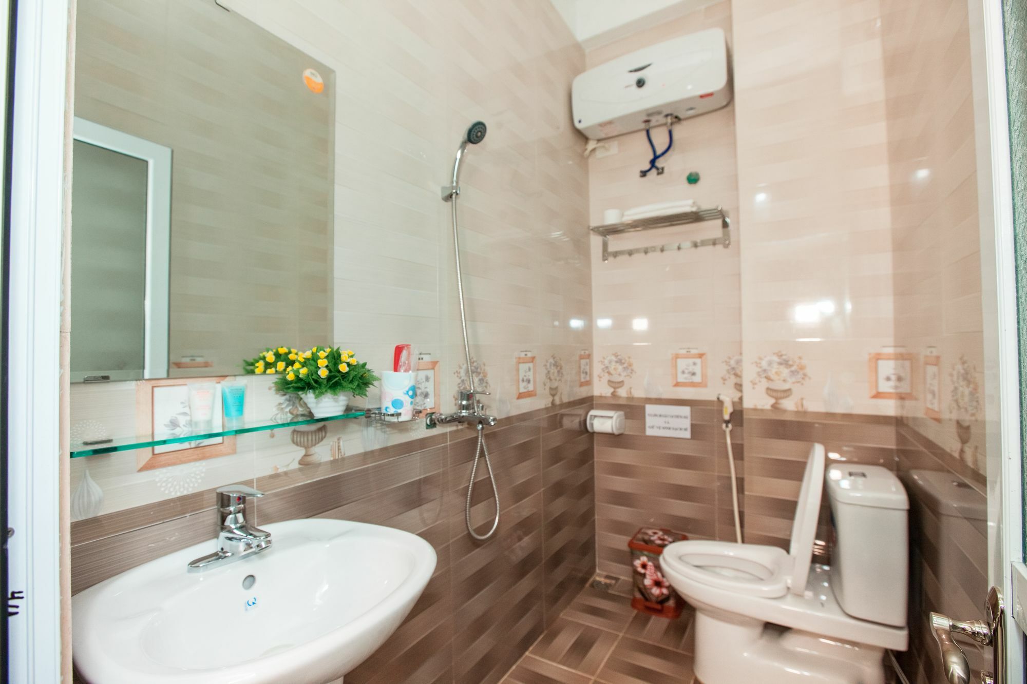 Dang Quang Guesthouse Ха Лонг Екстериор снимка